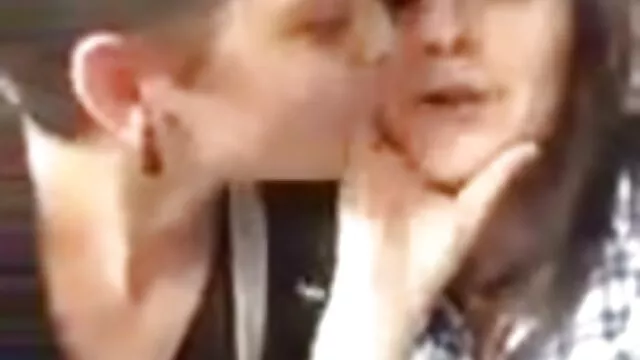 Gratis porno ingen registrering  Hendes mand opholdt sig i papirkurven, indtil han kiggede på siden danske sex tube fucks